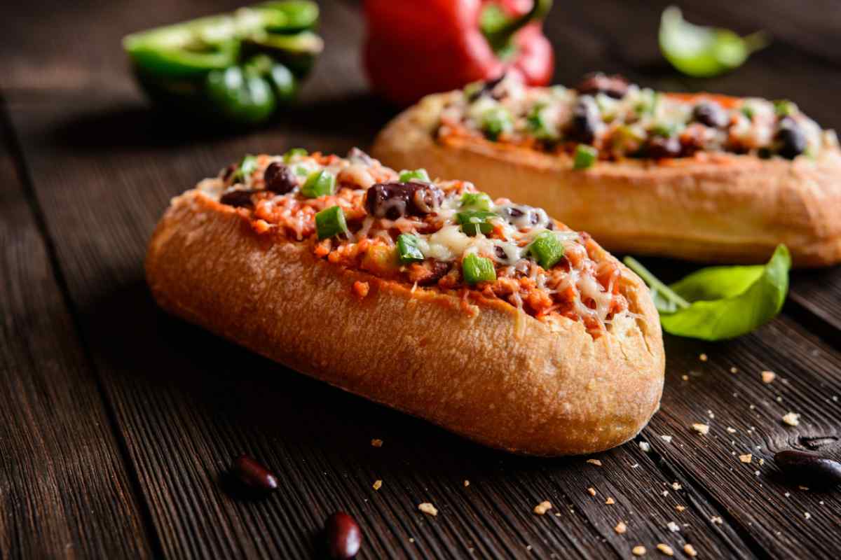 baguette farcite con pomodoro