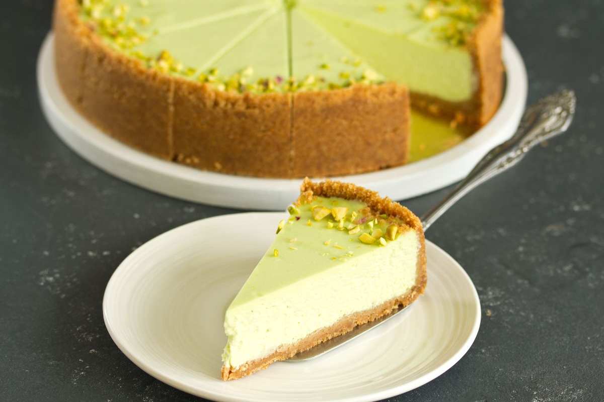 fetta di cheesecake al pistacchio