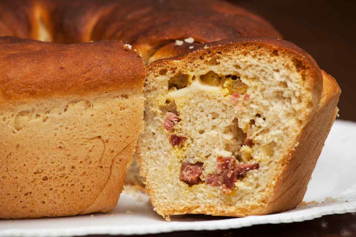 ciambella salata con prosciutto e formaggio