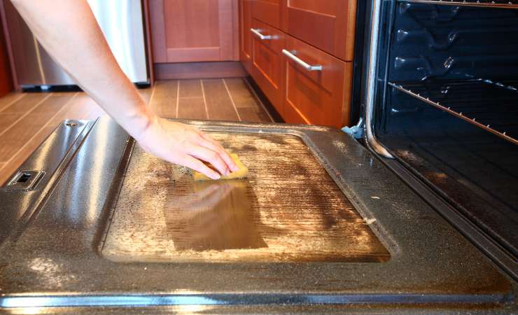 pulire il forno