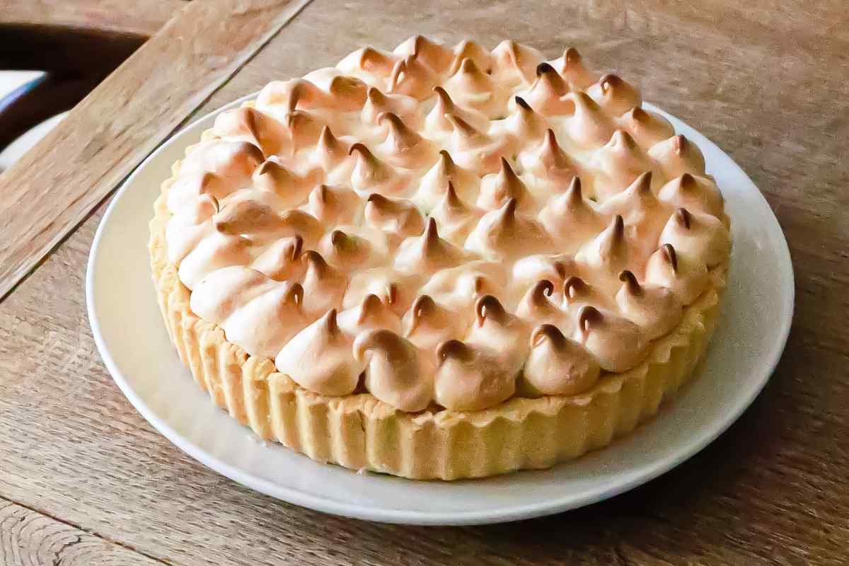 crostata con sopra meringa