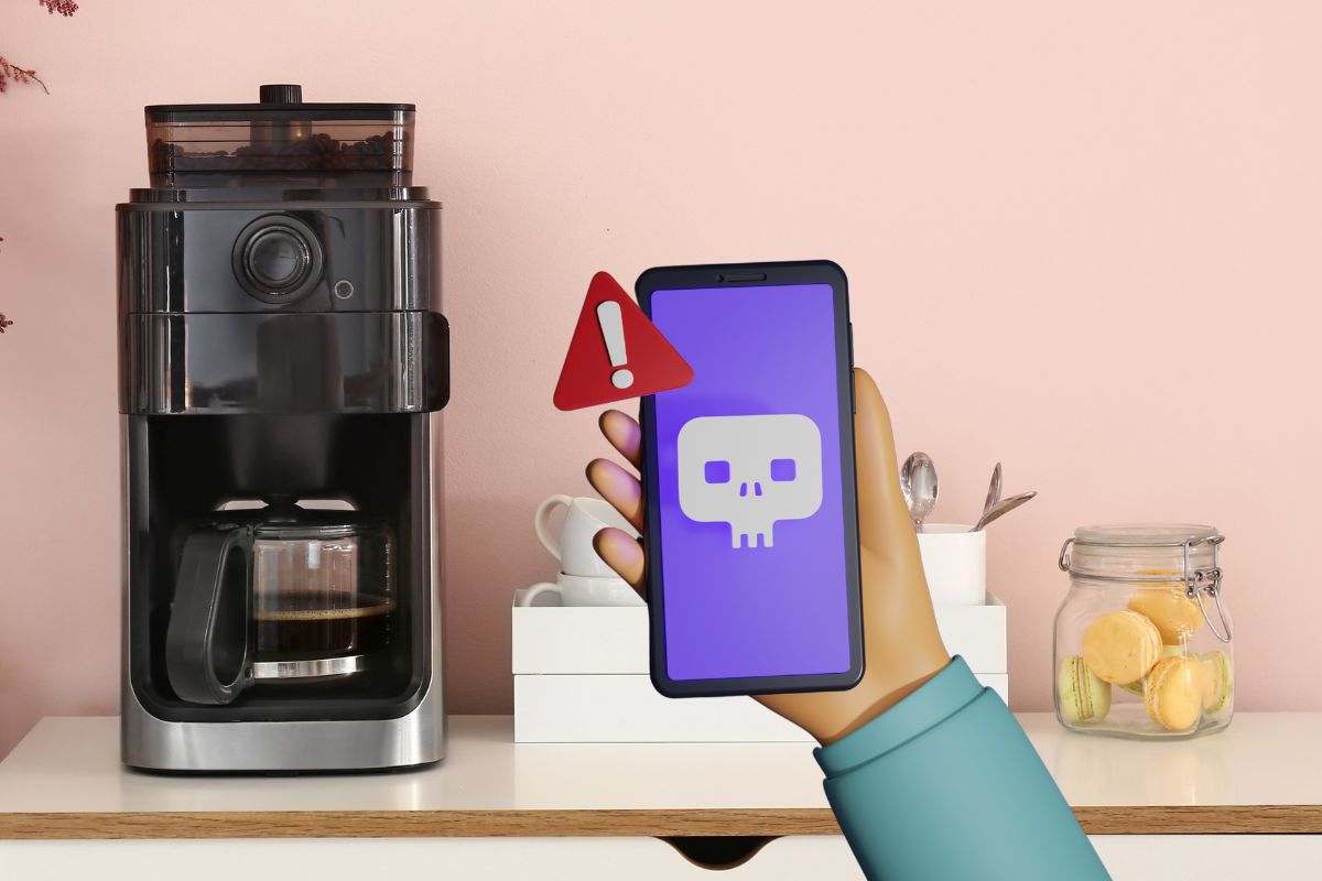 macchina di caffè con cellulare e segnale di attenzione