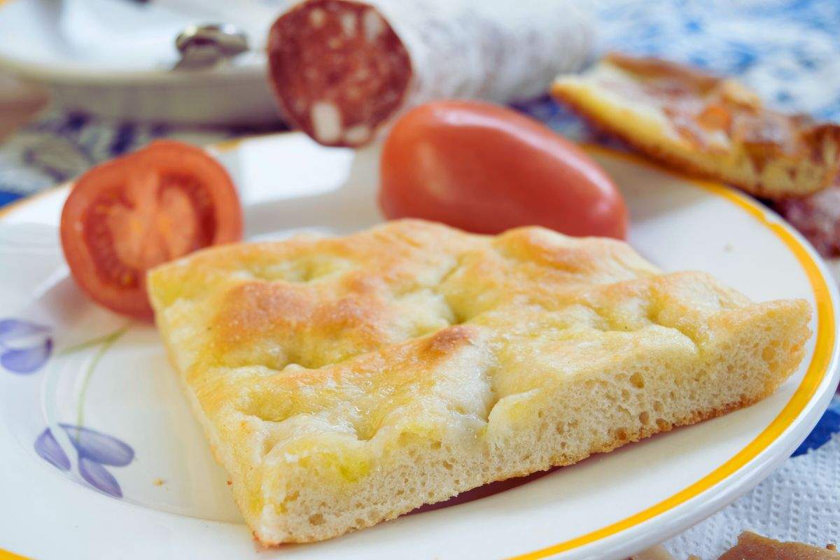 focaccia e pomodori