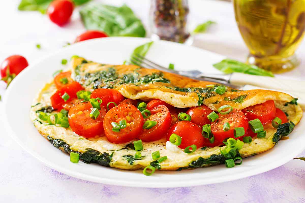 frittata con pomodori cipollotto e rucola
