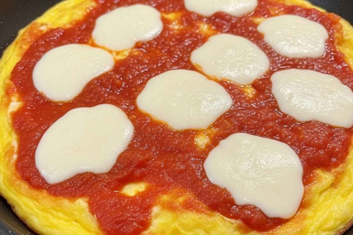 frittata con pomodoro e mozzarella
