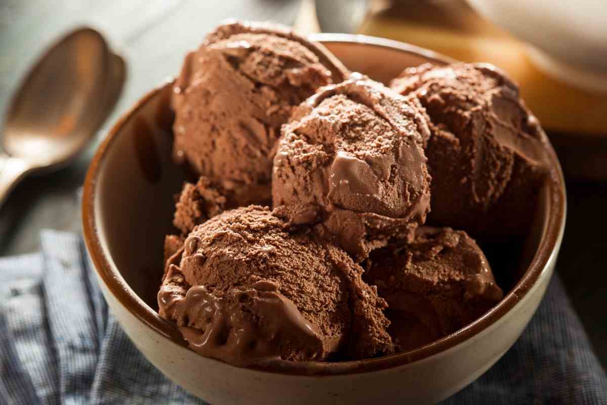 palline di gelato al cioccolato