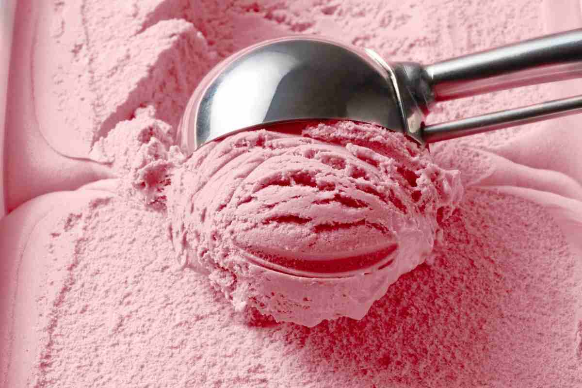 gelato cremoso alla fragola