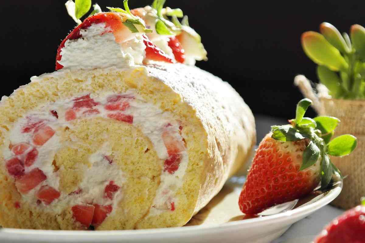 pasta biscotto con crema panna e fragole