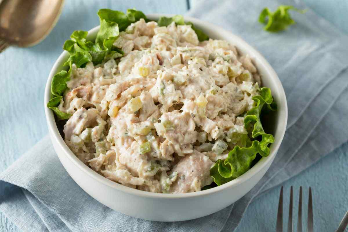 insalata di pollo con insalata