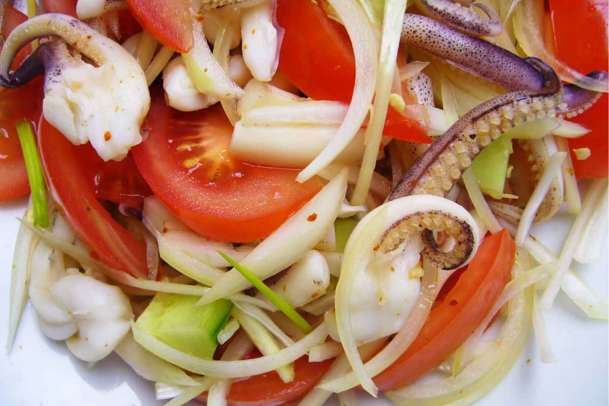 insalata di seppia con pomodori