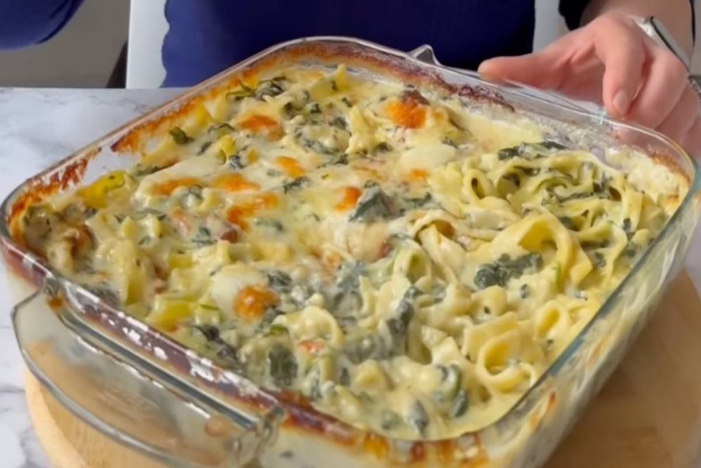 come condire le tagliatelle con spinaci e mozzarella di bufala