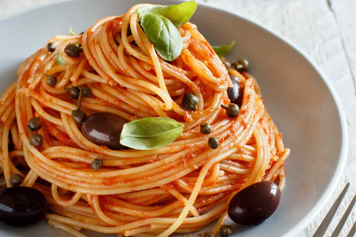 pasta olive capperi e pomodori