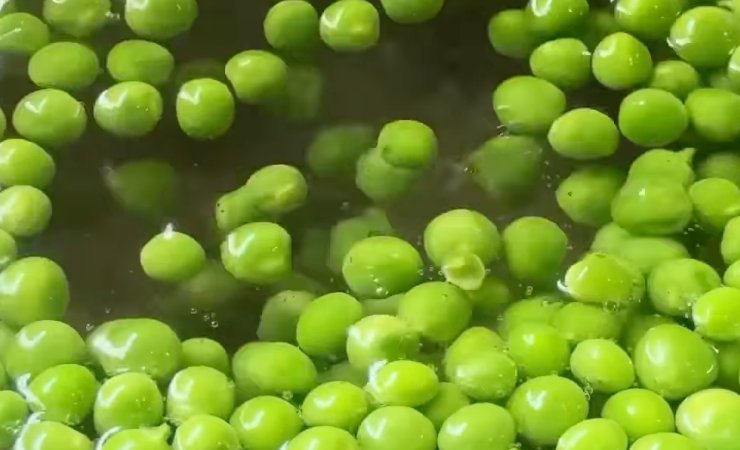 piselli in acqua bollente