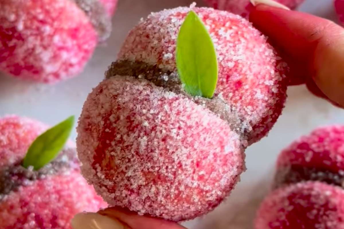 Le pesche dolci vorrai prepararle tutti i weekend: sono virali sui social, ecco come prepararle