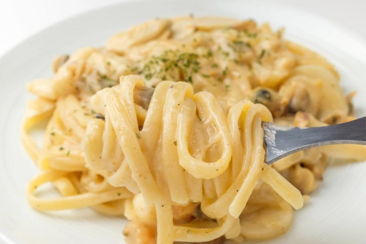 piatto cremoso con erbe aromatiche