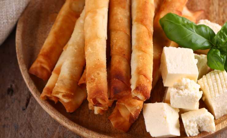 bastoncini di pasta fillo e feta