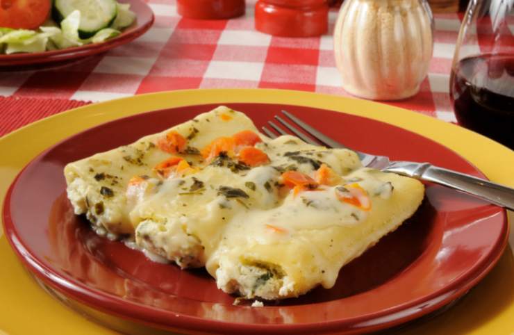 piatto con cannelloni bianchi