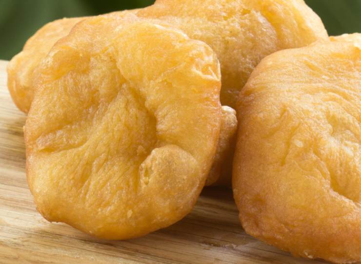 frittelle sparse su di un tagliere
