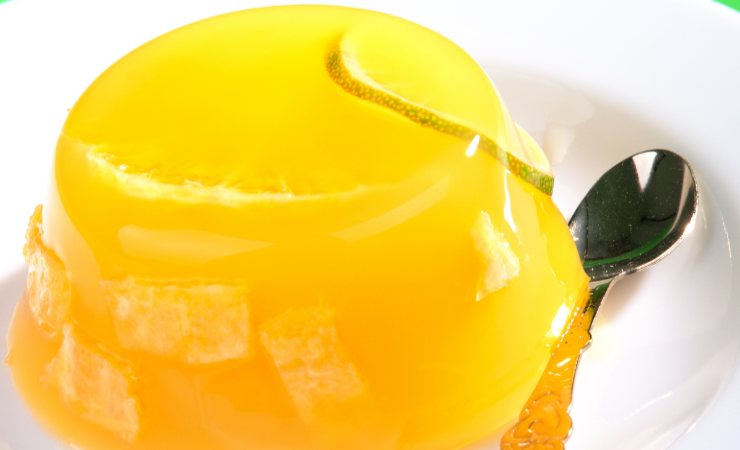 gelo di limone con cucchiaino