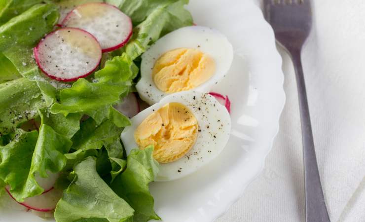 insalata con uova sode e rapanelli