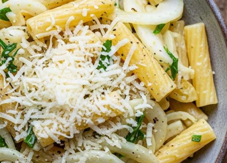 pasta condita con finocchi e parmigiano