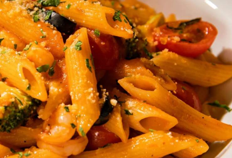pasta condita con pomodorini olive e parmigiano