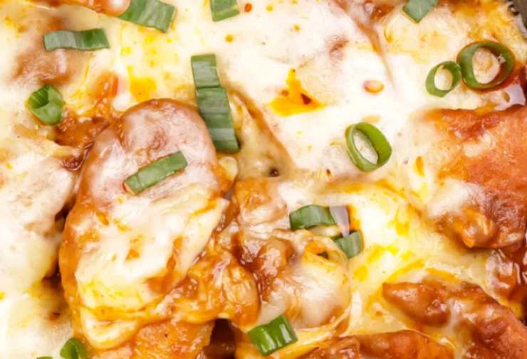 pollo con sugo di pomodoro e mozzarella