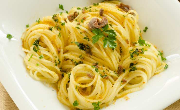 spaghetti limone e acciughe