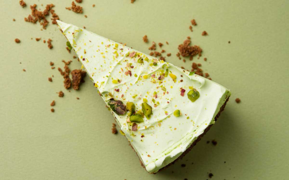 fetta di cheesecake al pistacchio