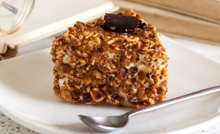 fetta di torta al croccante