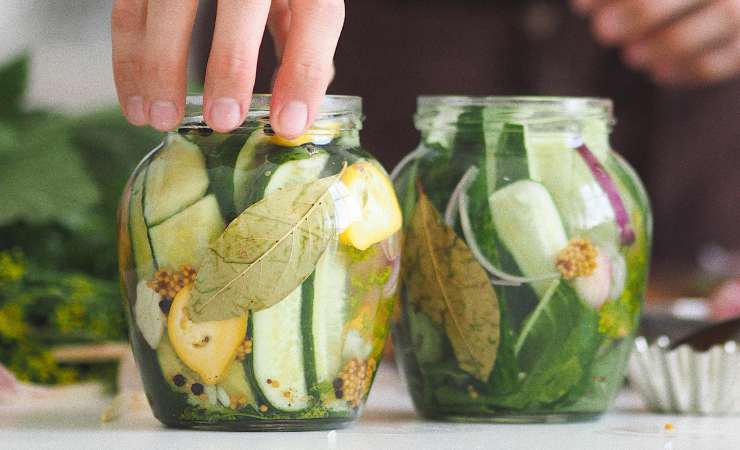 vasetti di zucchine sott'olio
