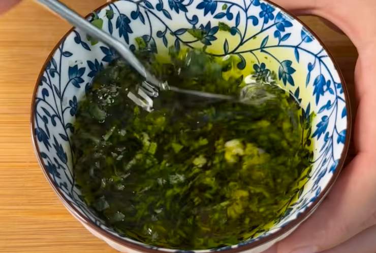 ciotola con condimenti vari