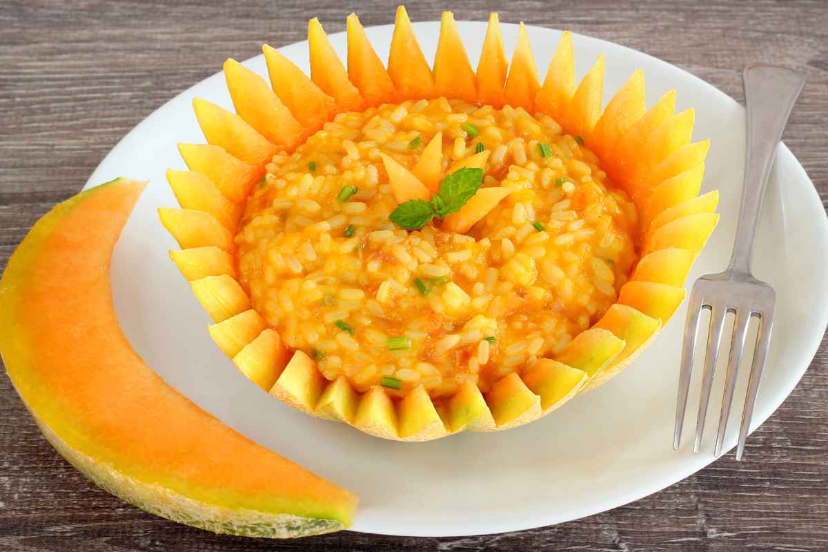 risotto al melone su piatto