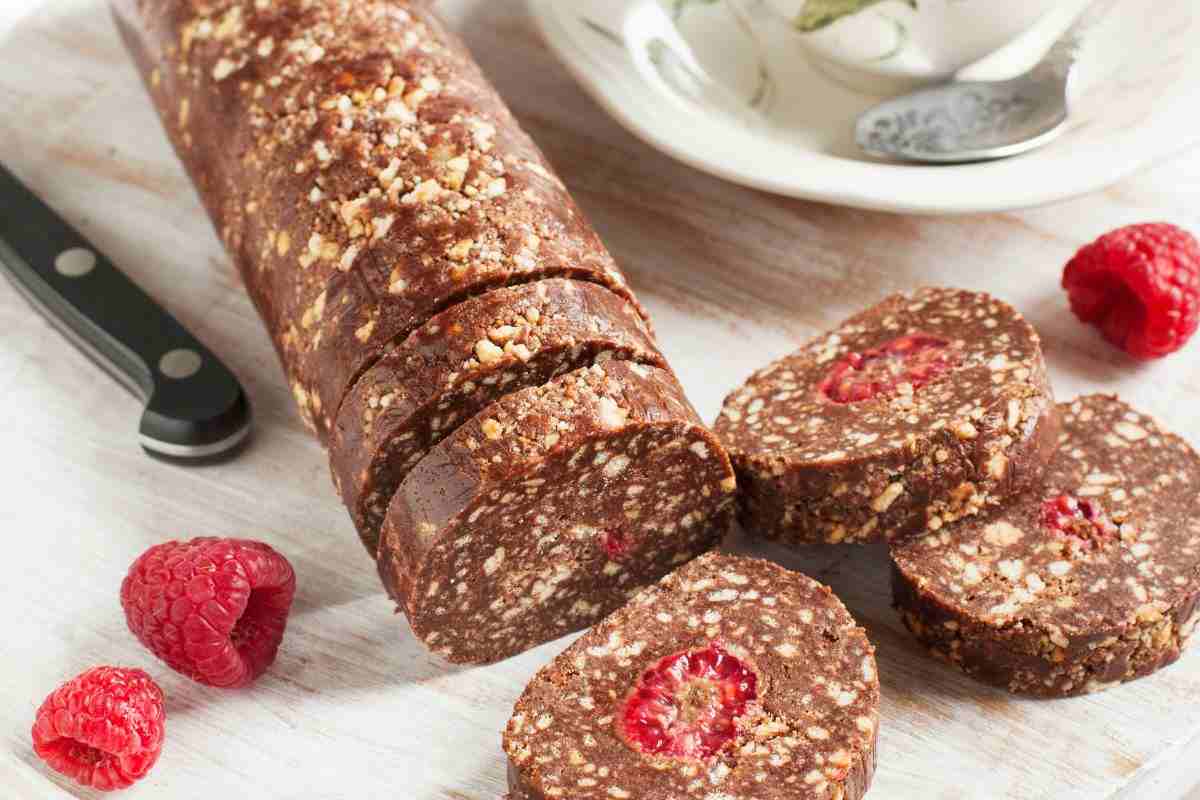 salame di cioccolato cioccolato e lamponi