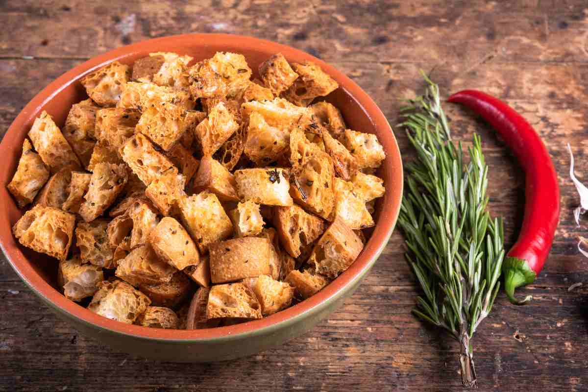 scodella di salatini al rosmarino