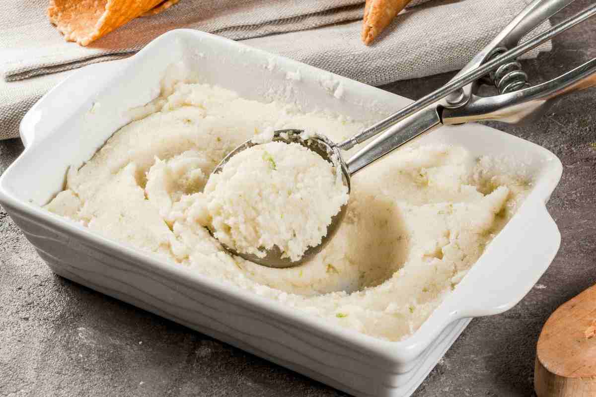 sorbetto cremoso in una pirofila