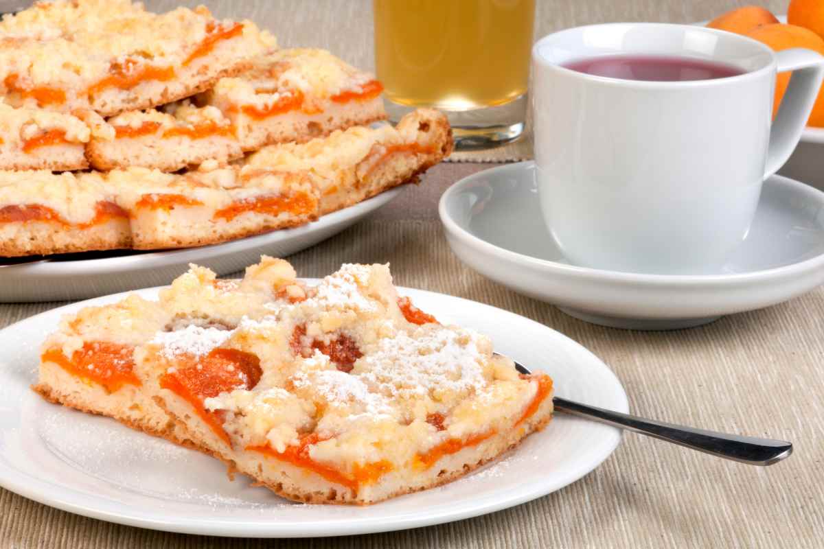 torta con marmellata di albicocche