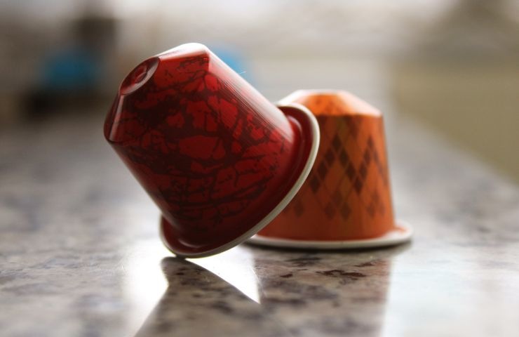 capsule caffè su marmo