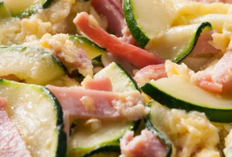 zucchine strapazzate con prosciutto