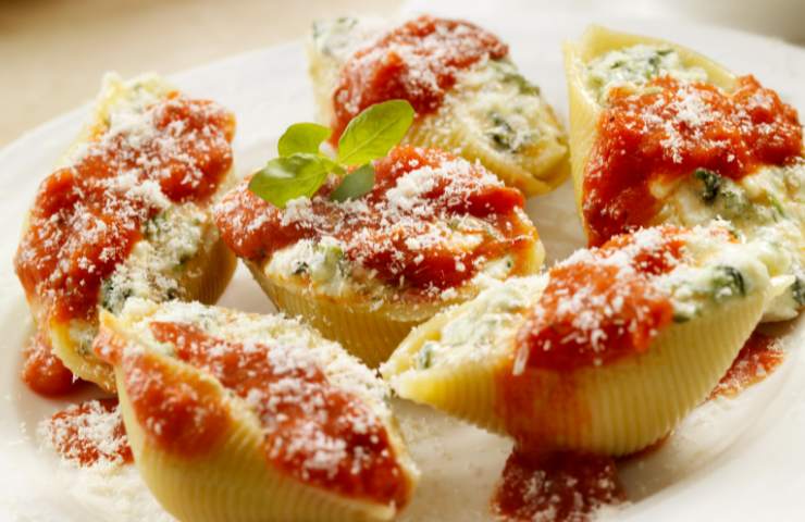 Un piatto di pasta fresca ripiena