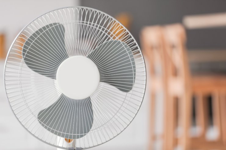 Ventilatore elettrico in cucina