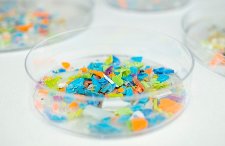 Parti in plastica in laboratorio