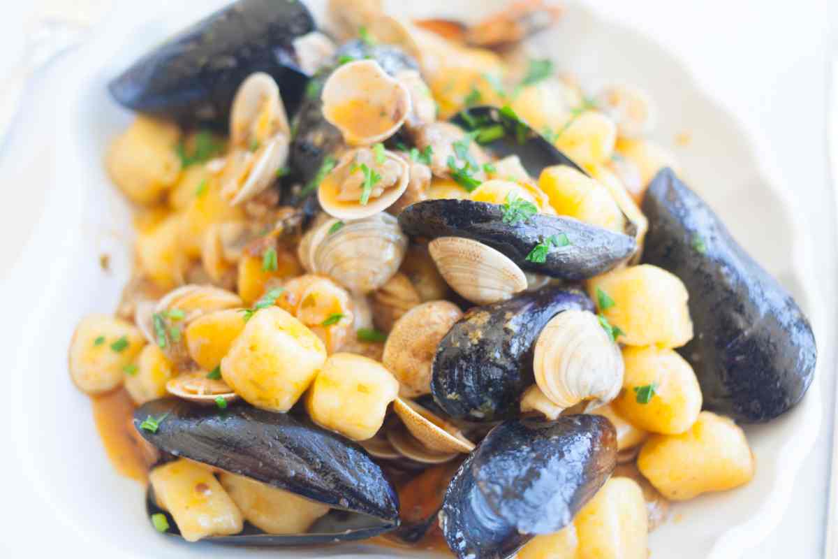 Non aspetto giovedì, gli gnocchetti marinari li porto a pranzo oggi perché voglio prendere per la gola tutti e so che ci riuscirò