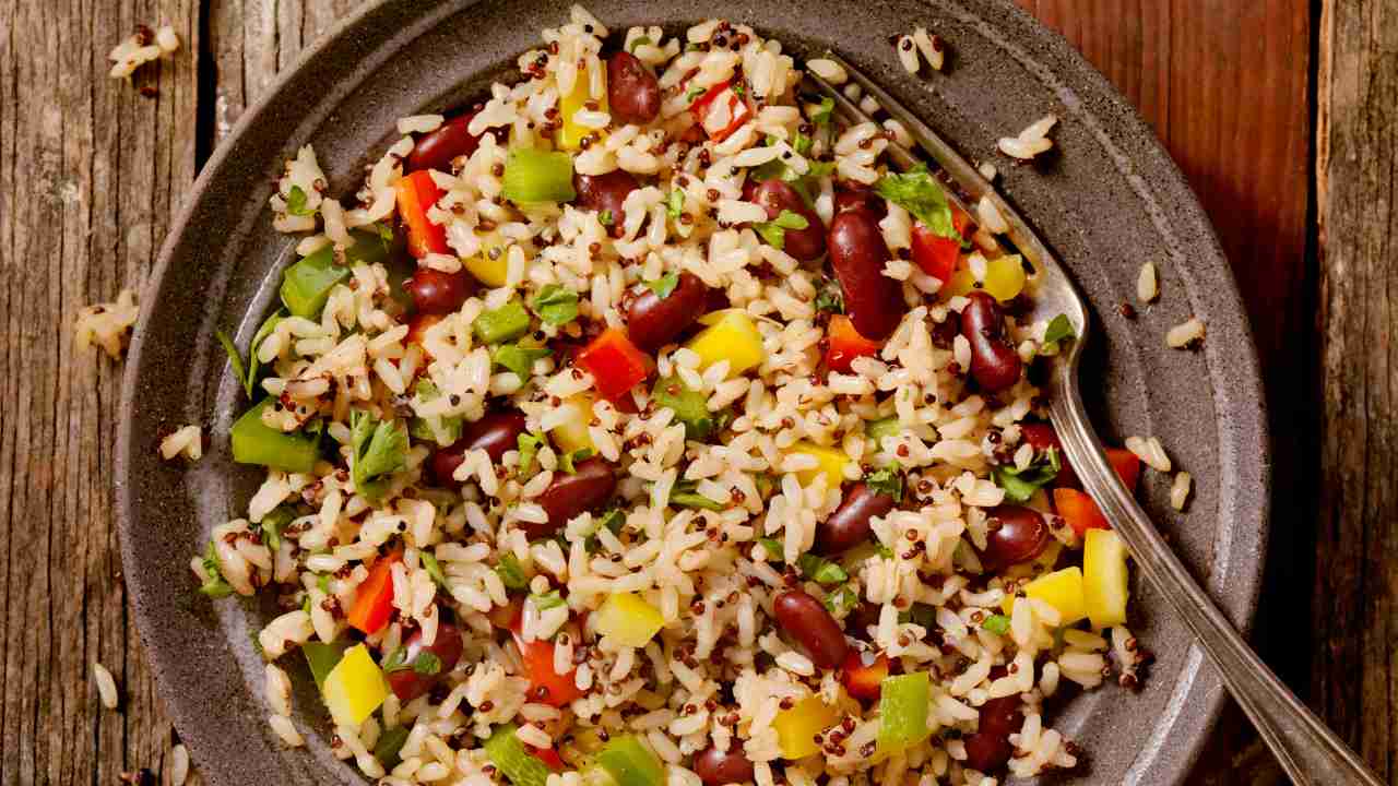 Insalata di riso con le verdure grigliate