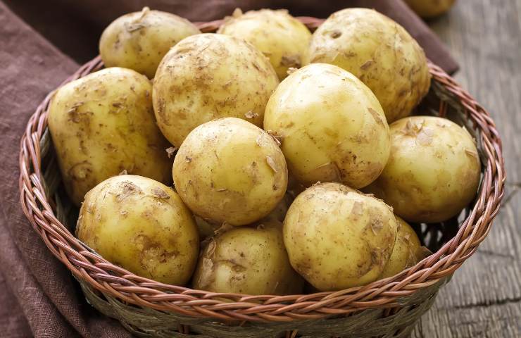 Patate novelle in un cesto