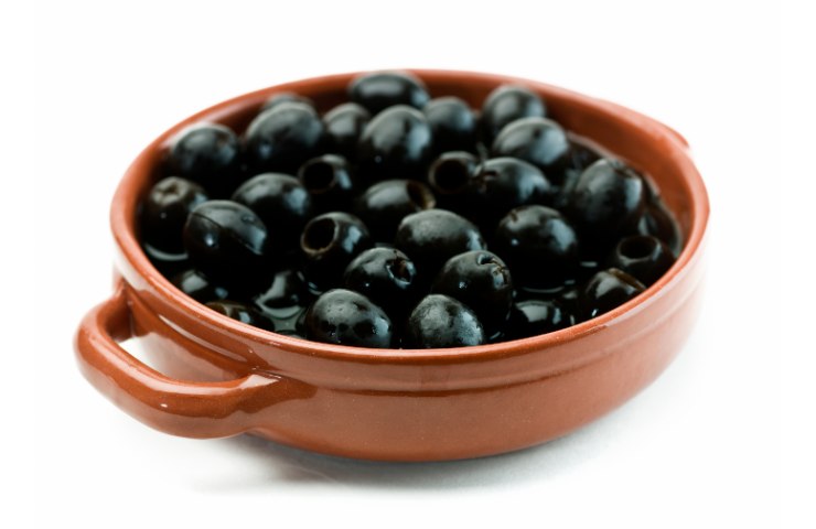 Delle olive nere denocciolate