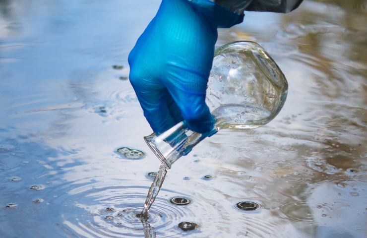 Un campione d'acqua appena raccolto
