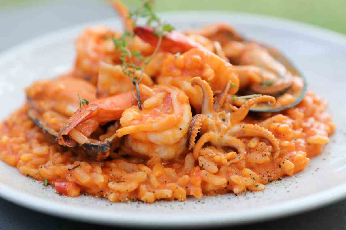 piatto con risotto alla pescatora