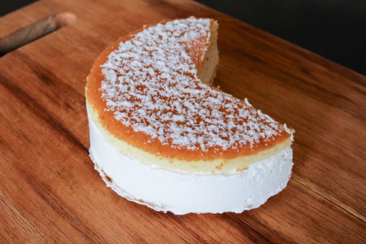 Torta alla ricotta con zucchero a velo