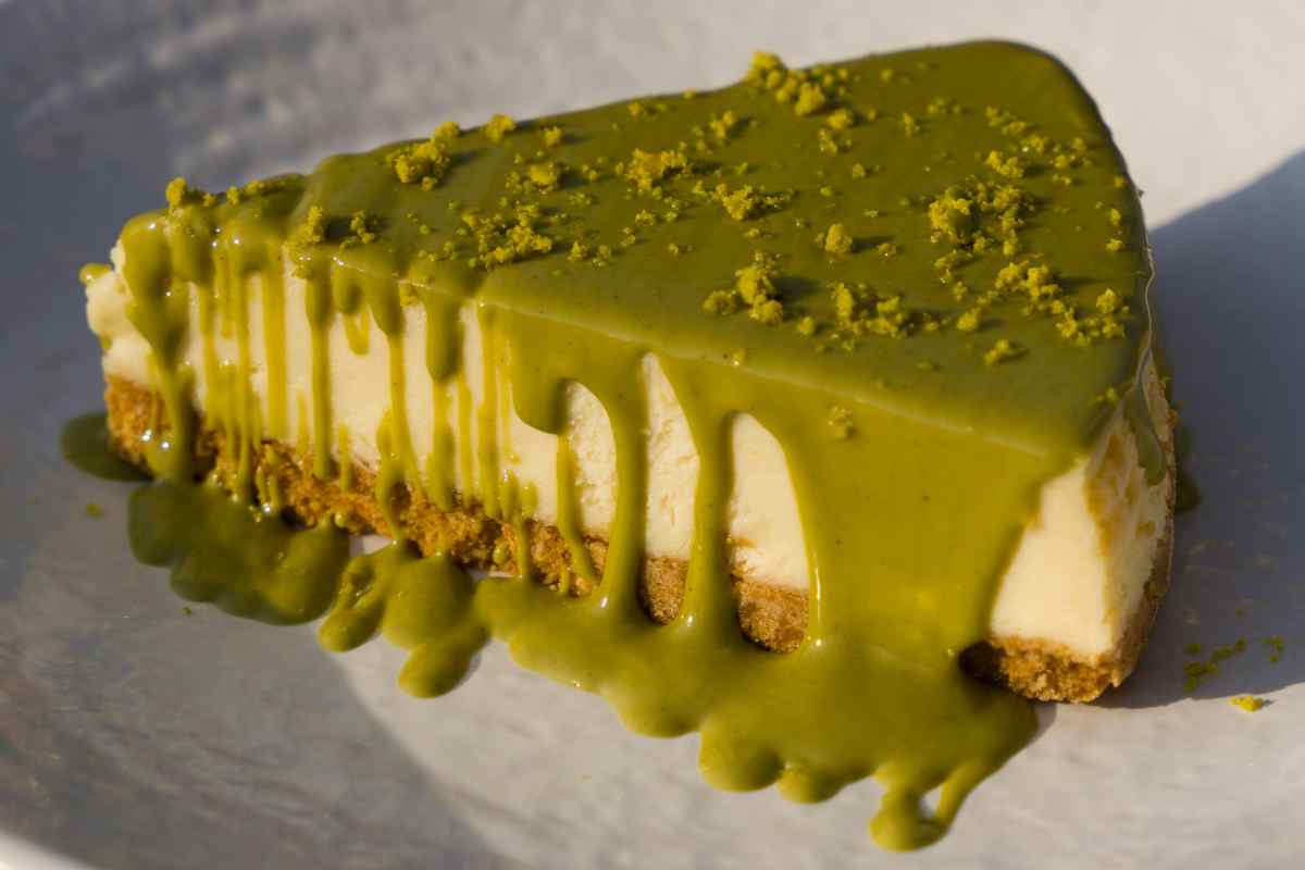 fetta di Torta fredda al pistacchio